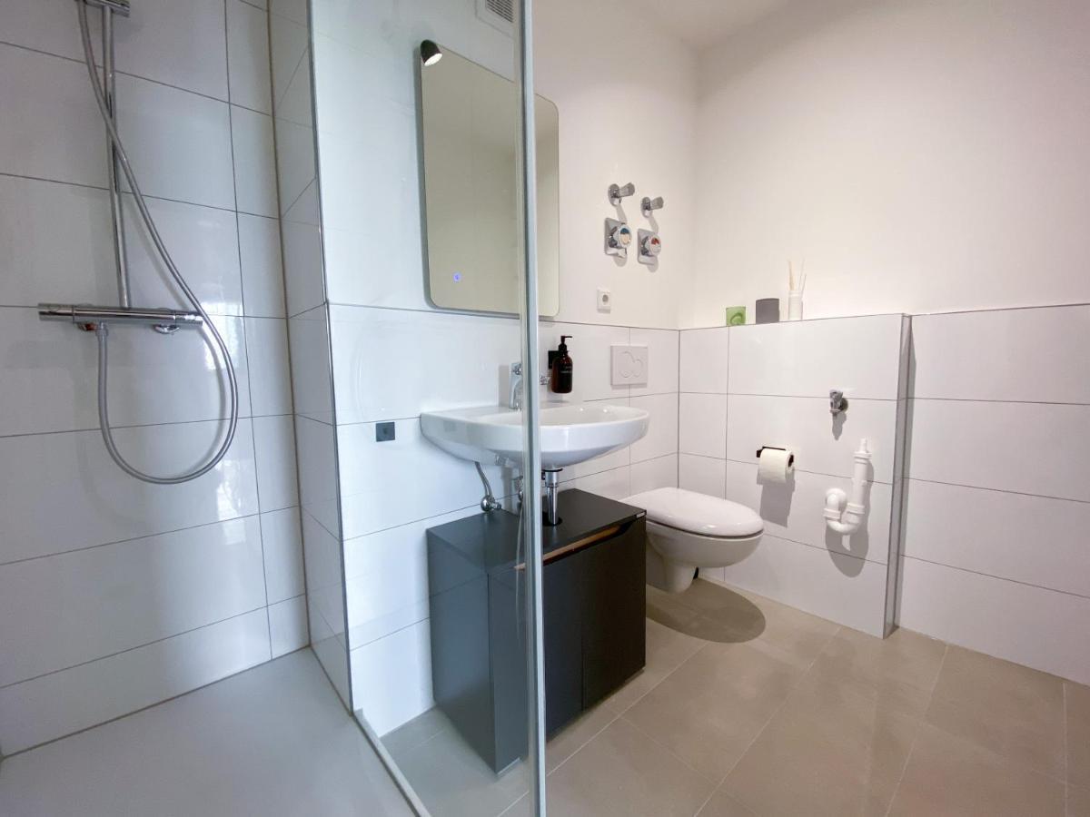 Schoene Wohnung Mit Rheinblick/Duesseldorf/Neuss/Messe Exteriör bild
