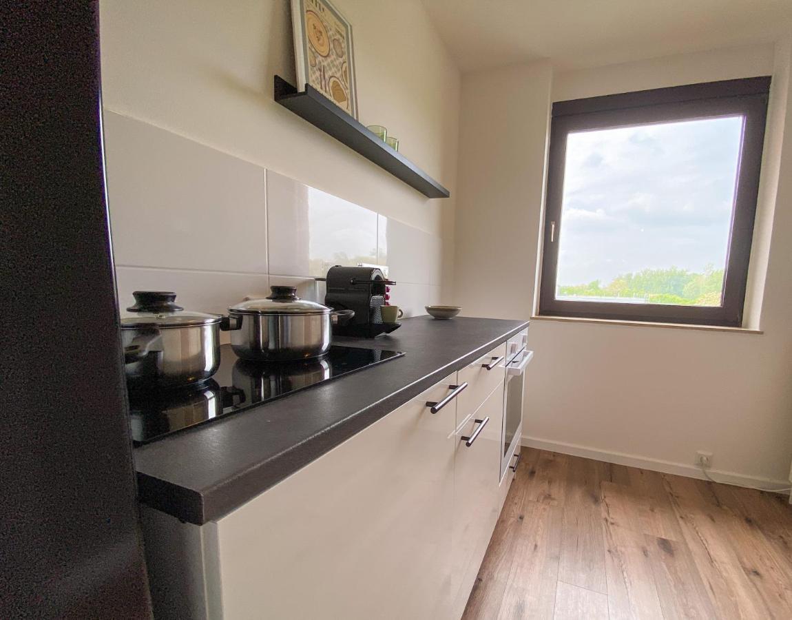 Schoene Wohnung Mit Rheinblick/Duesseldorf/Neuss/Messe Exteriör bild