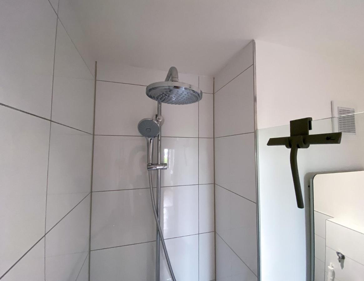 Schoene Wohnung Mit Rheinblick/Duesseldorf/Neuss/Messe Exteriör bild